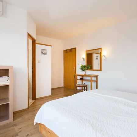 Pansion Marjan 3* Zavala