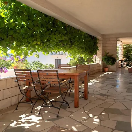 Guest house Pansion Marjan Zavala