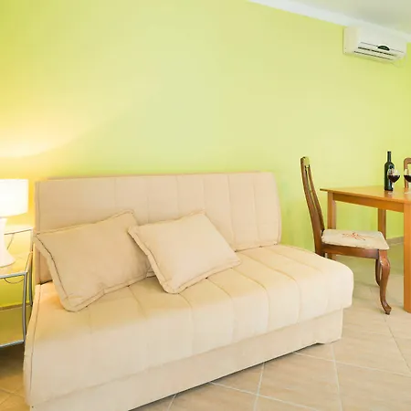 Pansion Marjan 3* Zavala